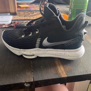 Nike Lebron Witness 5 Basketball Shoes